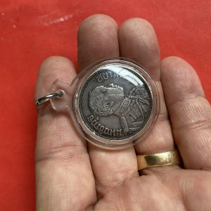 เหรียญเนื้อเงินหนึ่งบาท ตราพระบรมรูปร.6 - ตราไอราพรต พ.ศ.2458 สวยงามคมชัดเลี่ยมพลาสติกกันนํ้าอย่างดีพร้อมใช้ - Image 3