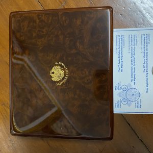 เหรียญราชาภิเษกสมรสเนื้อทองแดง7ซม.และเหรียญพระชนมพรรษา7รอบเนื้อเงิน 5 ธันวา2554 และเหรียญ80พรรษาราชินีเนื้อเงิน - Image 4