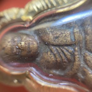 หลวงพ่อเงินหล่อโบราณออกวัดท้ายนำ้ เลี่ยมพลาสติกกันนำ้กรอบทองไมค่อน รวมสร้อยคอพร้อมใช้ - Image 3