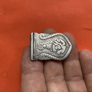 เหรียญเสมา  จปร. เนื้อเงิน ปี 2444 สมัยเสด็จพ่อ ร.5 สภาพผิวเดิมสวยงามบางมากหลวงปู่เอี่ยมและเกจิสมัยนั้นร่วมพิธีปลุกเสก - Image 2