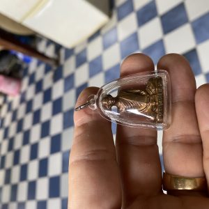 หล่อหลวงพ่อเดิม เนื้อทองแดง เลี่ยมพลาสติกกันนำ้อย่างดี ( ไม่ทราบรุ่น พิธี ) - Image 2