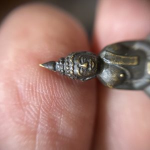 หล่อหลวงพ่อโสธรทองเหลืองรมดำก้นกลึง ไม่ทราบรุ่นไม่ทราบพิธี - Image 3