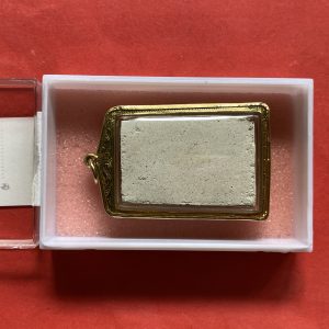 พระสมเด็จพระศาสดาวัดบวรนิเวศวิหาร รุ่นแรกเนื้อผงปี 16 สวยแท้เดิม กองกษาปณ์ออกแบบแม่พิมพ์ที่ใชักดพิมพ์ (องค์นี้เลี่ยมทองยกซุ้ม) - Image 3