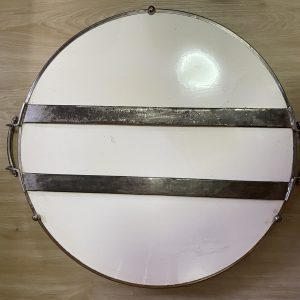 ถาดกระเบื้องโบราณกลม สมัยร.5 ลวดลายช่อองุ่น 8 ผลสีม่วงพร้อมใบและกิ่งก้านกระเบื้องและขอบขาlสภาพสมบูรณ์มากๆ - Image 4