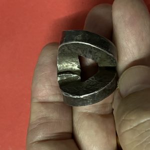 เงินเจียงเนื้อเงินปีกใหญ่ ขาเล็ก ตอกตรา แสบและตราอี่นๆรอบตัว ผิวรุ้งธรรมชาติ - Image 4