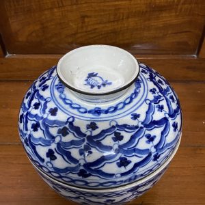 โถกระเบื้องโบราณ พร้อมฝา ลายสับปะรด ผิวแกร่งสวยสมบูรณ์ - Image 2