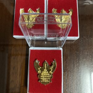 องค์พญาครุฑ ที่ระลึกกฐินพระราชทาน ปี 2564 หลวงพ่อวราห์ วัดโพธิ์ บางมด เนื้อกะไหล่ทองสวยงามพร้อมกล่องเดิมจากวัด - Image 4