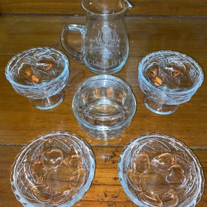 ถ้วยแก้ใสไว้ใส่ไอศครีมพร้อมฝารวม 3 ใบ และเหยือกแก้นำ้ใสโบราณ1ใบ เก็บได้สมบูรณ์ - Image 4