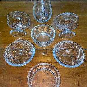 ถ้วยแก้ใสไว้ใส่ไอศครีมพร้อมฝารวม 3 ใบ และเหยือกแก้นำ้ใสโบราณ1ใบ เก็บได้สมบูรณ์ - Image 2