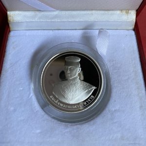 เหรียญพระพุทธชินราช - สมเด็จพระนเรศวรมหาราช วัดพระศรีมหาธาตุ รุ่นแรก เนื้อเงินขัดเงา ผลิตโรงกษาปณ์"เพิร์ธ"ออสเตเลีย ปี36 - Image 4