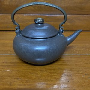 ชาป้านโบราณสมบูรณ์ใบเล็กมากมีเอกลักษณ์ตรงปากโค้งงอนขึ้นได้รูปสวยงาม สภาพนี้หายากมาก - Image 2