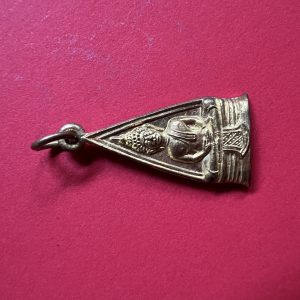 เหรียญหลวงพ่อโสธร งานผูกพัทธสีมา วัดไทรย้อย เนื้อกะไหล่ทอง อ.สวรรคโลก จ.สุโขทัย ปี 2505 องค์ที่ 1 - Image 2