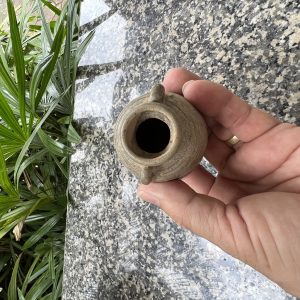 สังคโลกเก่ารูป คณโฑนำ้กระปุกมีหู 2 หู ชนิดดินเผาไม่มีลวดลายใบเล็กจิ๋ว  สภาพสวย - Image 3